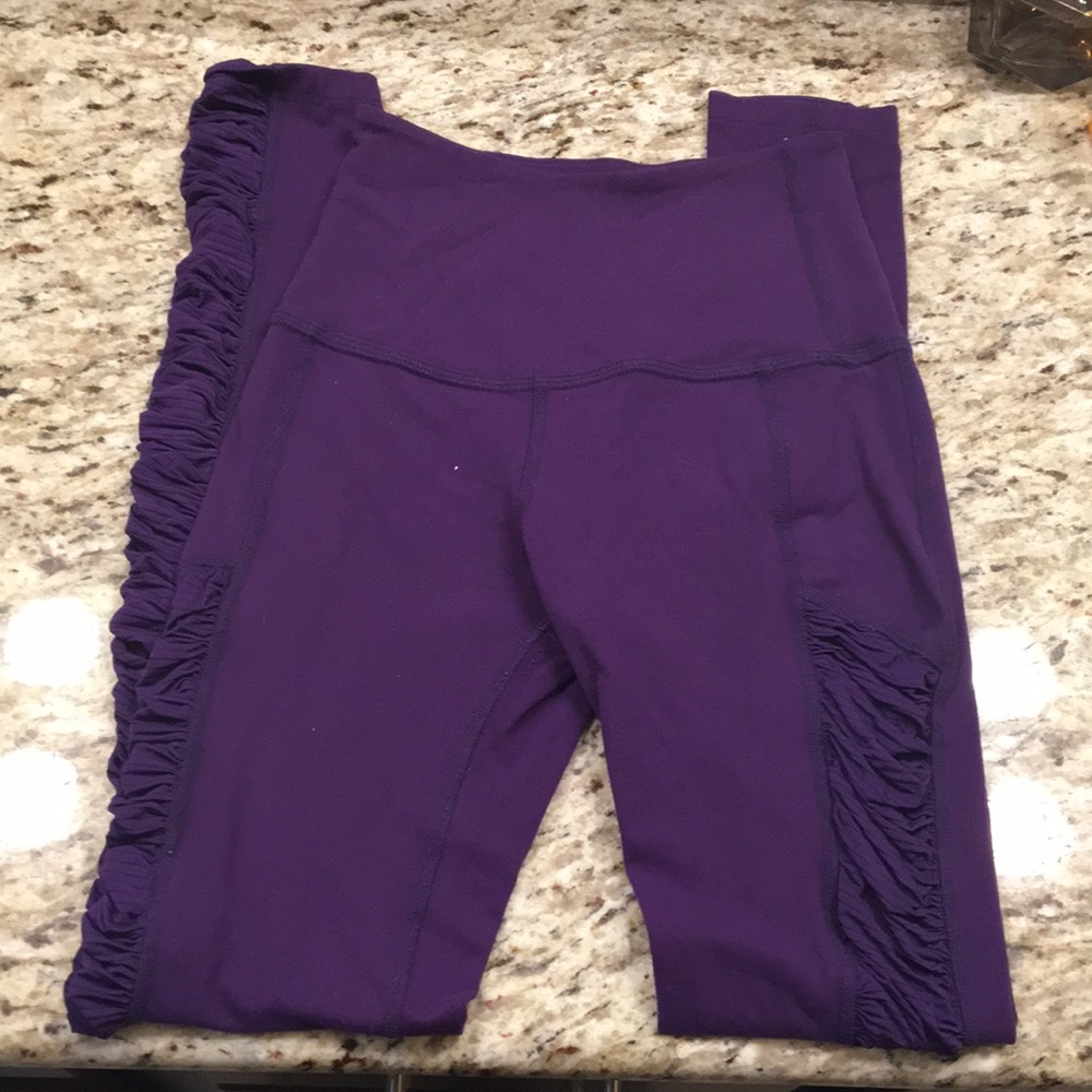 Beyond Yoga purple ruffle leggings